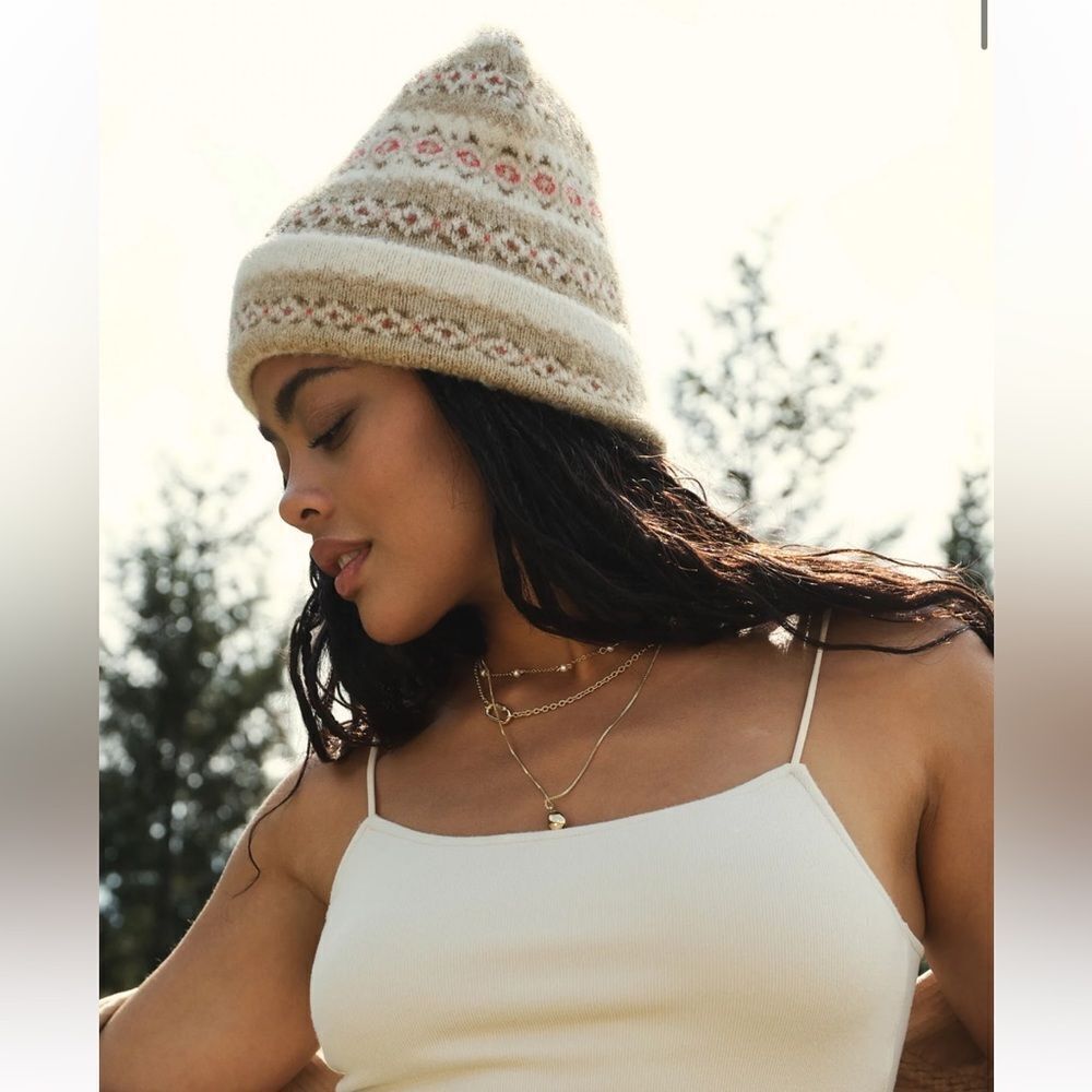 AE Fair Isle Cream Red Tan Knit Cozy Festive  Beanie